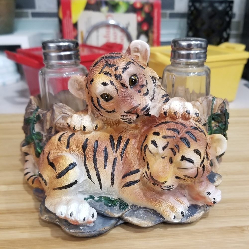 Tiger Lion Cubs Baby Resin Salt & Pepper Shaker 3pc Set - Picture 1 of 12